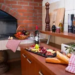 5 Bedroom With Private Pool וילה Poljice