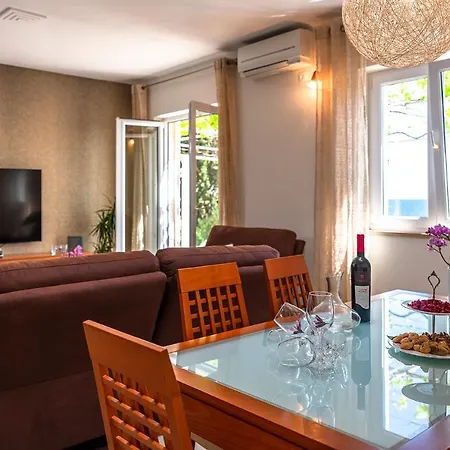 5 Bedroom With Private Pool וילה Poljice