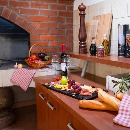 5 Bedroom With Private Pool Willa Poljice