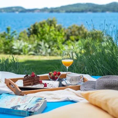 5 Bedroom With Private Pool *