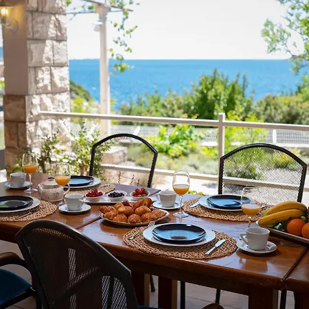5 Bedroom With Private Pool וילה *